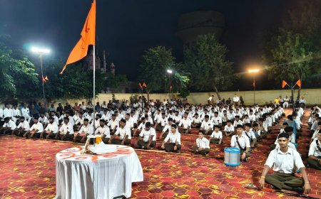 बीकानेर: संघ के 100वें वर्ष पर पथ संचलन, स्वयंसेवकों का स्वागत मूसलाधार बारिश में हुआ